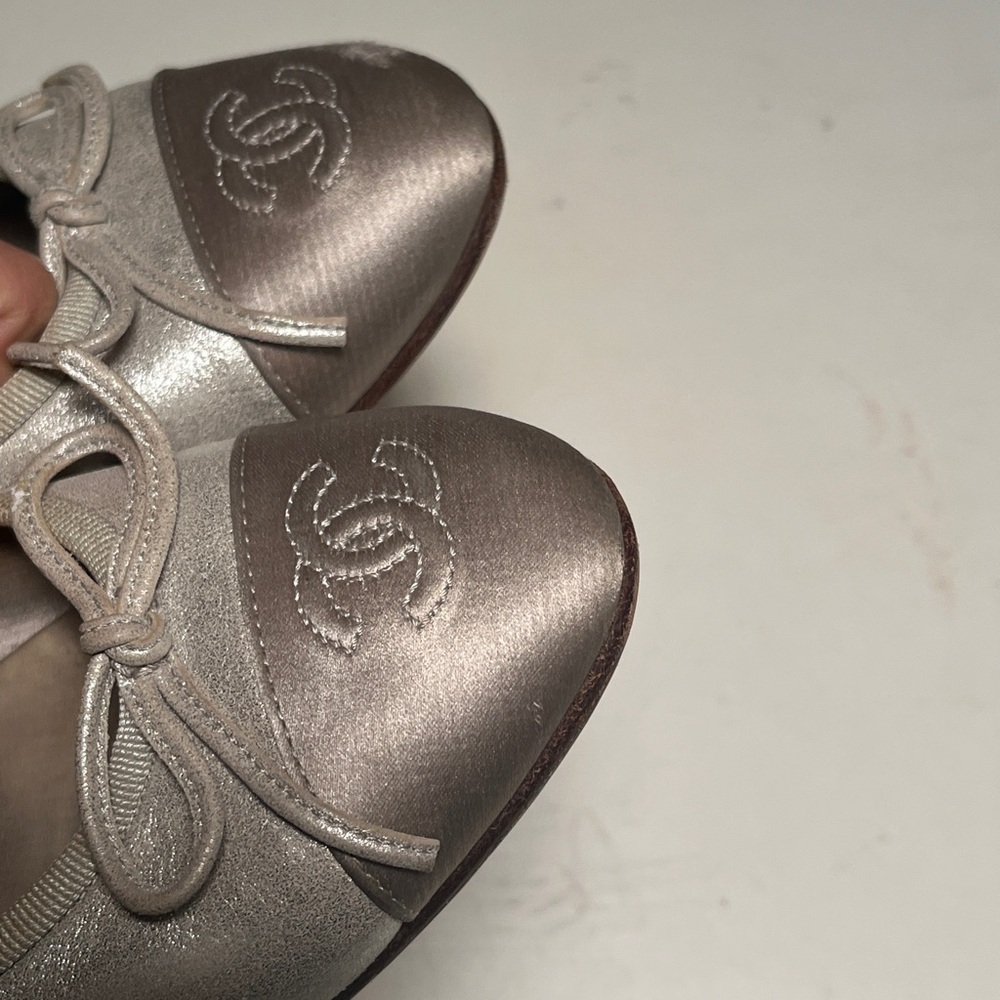 CHANEL Metallic Silver Loafers - Picture 5 of 14